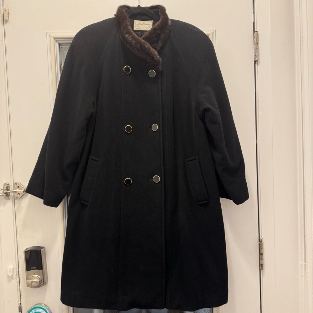 Vintage lisa fashion cashmere and wool blend coat with brown fox fur trim - Picture 10 of 13